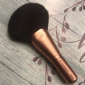 Makeup brush